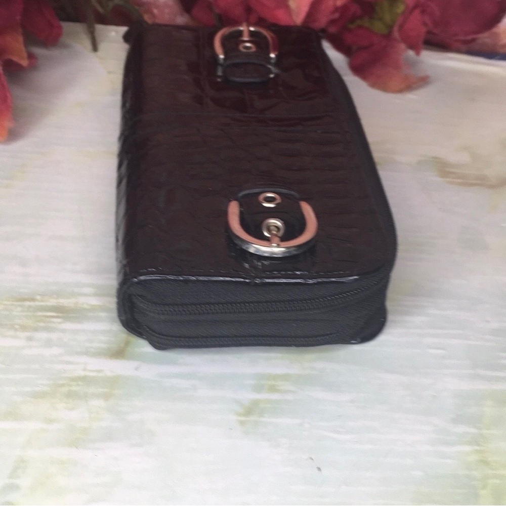 Black Crocodile-Embossed Faux Patent Leather Zippered Wallet - Picture 4 of 9